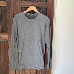 lululemon athletica Men's Heathered Gray Long Sleeve Shirt